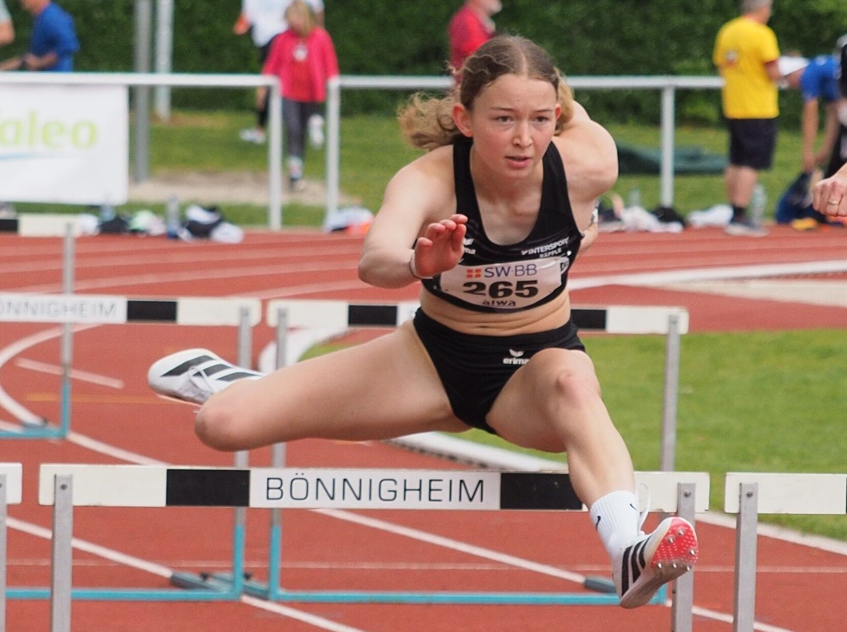 Die starke Hürdensprinterin Leonie Schinke