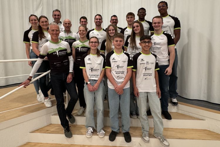 images/stories/sonstiges/2024/Moessingen-Leistungsehrung-Foto-4.jpg#joomlaImage://local-images/stories/sonstiges/2024/Moessingen-Leistungsehrung-Foto-4.jpg?width=3548&height=2380