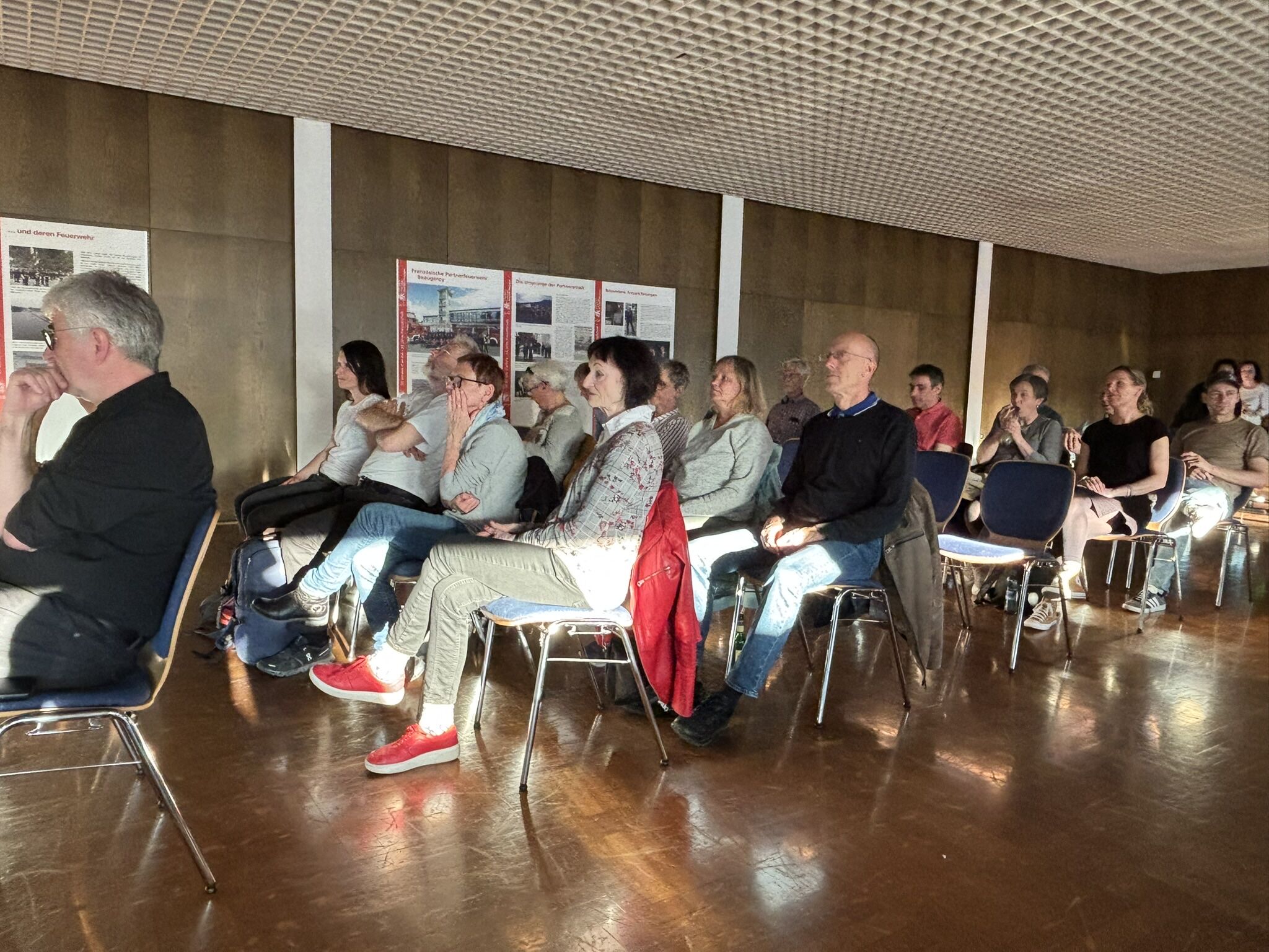 Mitglieder bei der Versammlung