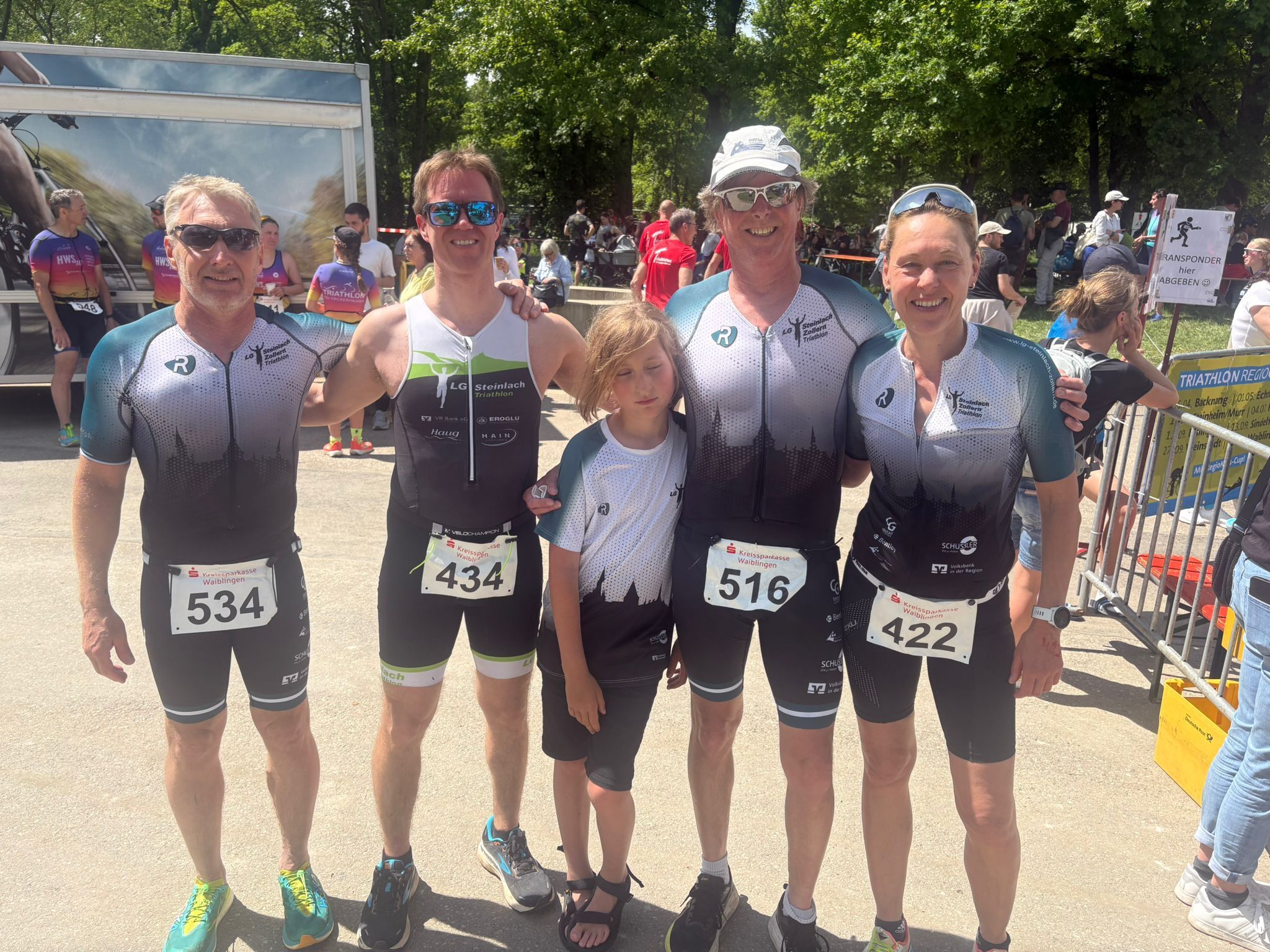Auch die Erwachsenen hatten viel Freude beim gut organisierten Waiblinger Triathlon. Sabine Schott (1. vr) und Juliane Scherer (nicht auf dem Foto) erzielten jeweils den Bronzerang in ihren Altersklassen.