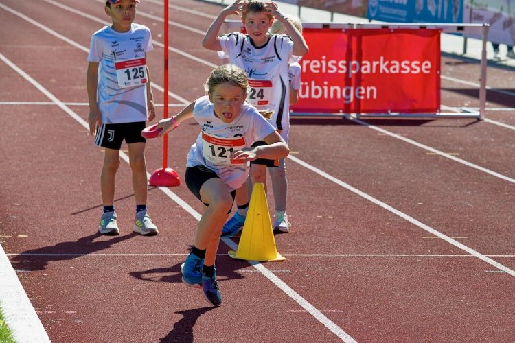images/stories/Leichtathletik/2026/2026-09-15-Hindernis-Staffel_LGSZ-121.jpg#joomlaImage://local-images/stories/Leichtathletik/2026/2026-09-15-Hindernis-Staffel_LGSZ-121.jpg?width=1500&height=1000
