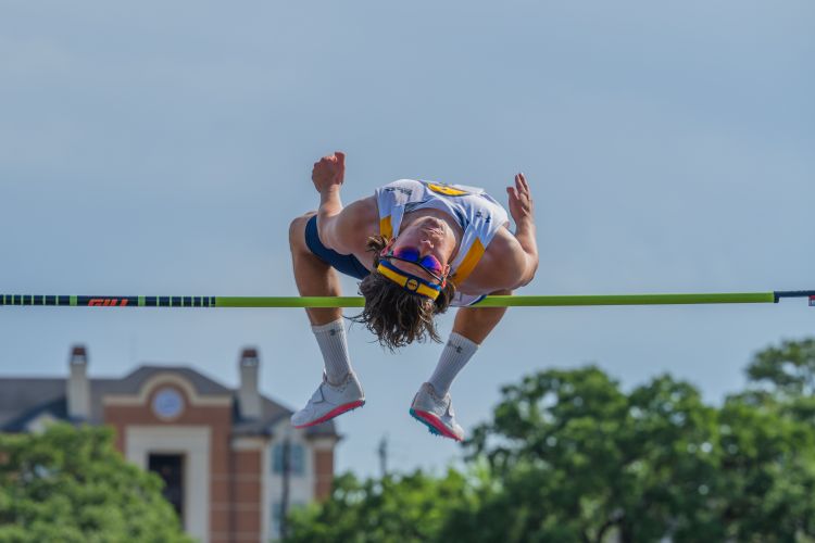 images/stories/Leichtathletik/2025/USA-Zehnkampf-Joshua/2025-05_US-Conference-Houston_Joshua-Foto-Hochsprung.jpeg#joomlaImage://local-images/stories/Leichtathletik/2025/USA-Zehnkampf-Joshua/2025-05_US-Conference-Houston_Joshua-Foto-Hochsprung.jpeg?width=7020&height=4680