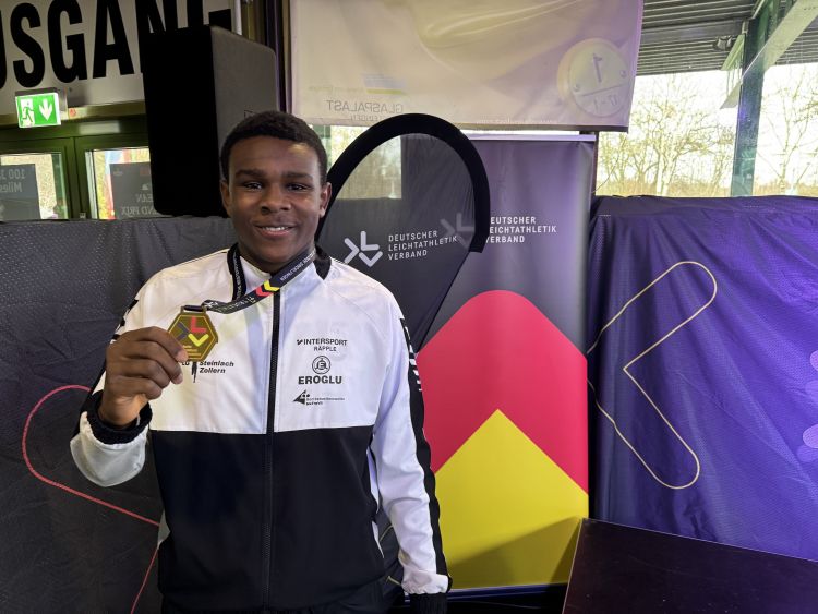 images/stories/Leichtathletik/2026/2026-02-21-22-DM-Hallen-Winterwurf-Sifi-Clesio-David-Foto-Clesio-Medaille.JPG#joomlaImage://local-images/stories/Leichtathletik/2026/2026-02-21-22-DM-Hallen-Winterwurf-Sifi-Clesio-David-Foto-Clesio-Medaille.JPG?width=5712&height=4284