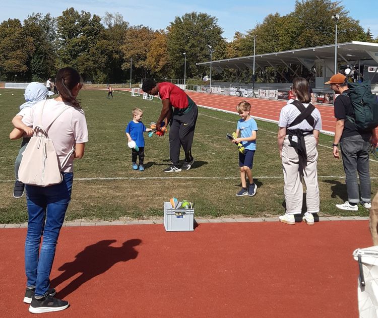 images/stories/Leichtathletik/2026/Familiensporttag_Weiherstadion/20260920_Familiensporttag_Weiherstadion_4.jpg#joomlaImage://local-images/stories/Leichtathletik/2026/Familiensporttag_Weiherstadion/20260920_Familiensporttag_Weiherstadion_4.jpg?width=2128&height=1789