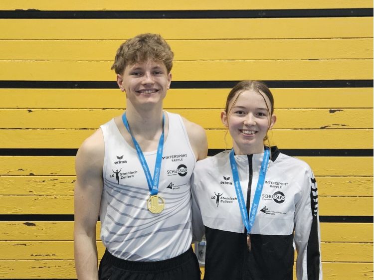 images/stories/Leichtathletik/2026/2026-Leonie-David-mit-Medaillen-bei-BaWü-Hallen.jpg#joomlaImage://local-images/stories/Leichtathletik/2026/2026-Leonie-David-mit-Medaillen-bei-BaWü-Hallen.jpg?width=1835&height=1376