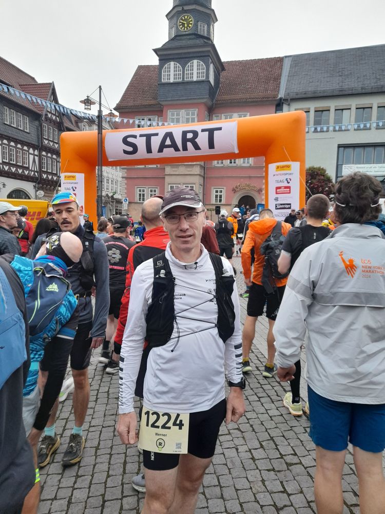 images/stories/Lauftreff/2026/2026-Rennsteig-Foto-Start.jpg#joomlaImage://local-images/stories/Lauftreff/2026/2026-Rennsteig-Foto-Start.jpg?width=3000&height=4000