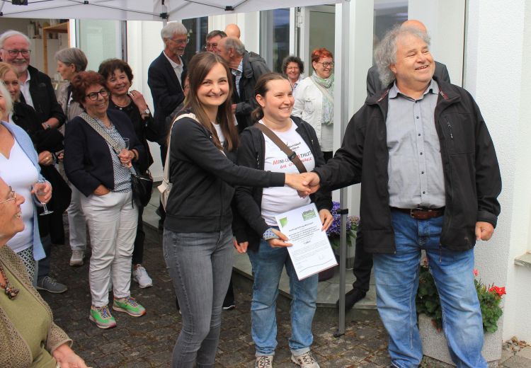 images/stories/Leichtathletik/2026/2026-Übergabe-Förderurkunde-DrEberhardHeinz-anLauraFerber-JuliaSchneider-IMG-8817.2.jpg#joomlaImage://local-images/stories/Leichtathletik/2026/2026-Übergabe-Förderurkunde-DrEberhardHeinz-anLauraFerber-JuliaSchneider-IMG-8817.2.jpg?width=4046&height=2804