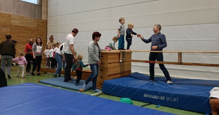 images/stories/Leichtathletik/2026/2026-Beim-MiLa-Angebot-der-LG-Steinlach-Zollern-entdecken-Kinder-spielerisch-ihre-Bewegungsmöglichkeiten.jpg#joomlaImage://local-images/stories/Leichtathletik/2026/2026-Beim-MiLa-Angebot-der-LG-Steinlach-Zollern-entdecken-Kinder-spielerisch-ihre-Bewegungsmöglichkeiten.jpg?width=1494&height=788