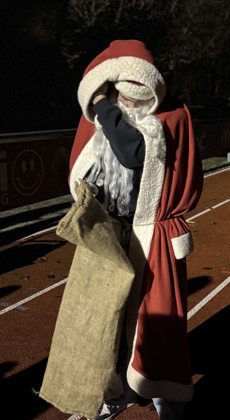 images/stories/sonstiges/2025/Weihnachtsfeier/DerNikolaus-mit-dem-geleerten-Sack.JPG#joomlaImage://local-images/stories/sonstiges/2025/Weihnachtsfeier/DerNikolaus-mit-dem-geleerten-Sack.JPG?width=1693&height=3087