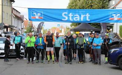 Rund 30 Fans des Nordic Walkings hatten große Freude auf den 7 km bzw. 11 km langen Strecken durch die schöne Streuobstwiesenlandschaft rund um Mössingen.