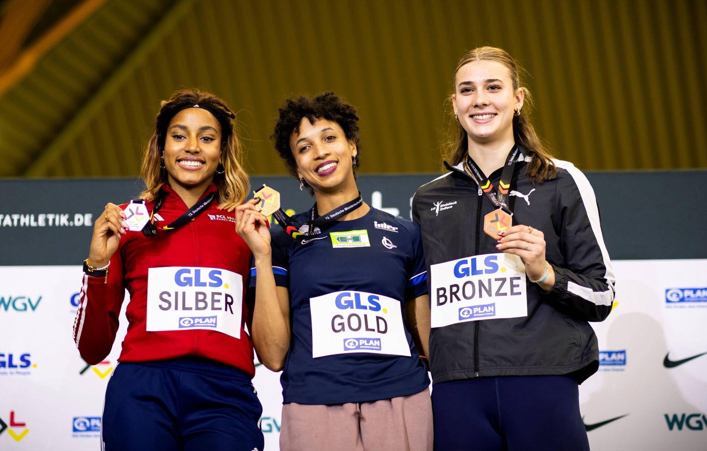 images/stories/Leichtathletik/2025/2025-02-22-23_DM-Hallen-Einzel_Quali-Hallen-EM_Sandrina-Foto-Siegerehrung.jpg#joomlaImage://local-images/stories/Leichtathletik/2025/2025-02-22-23_DM-Hallen-Einzel_Quali-Hallen-EM_Sandrina-Foto-Siegerehrung.jpg?width=3500&height=2234