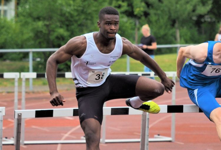 images/stories/Leichtathletik/2025/2025-05-02_Kelmen-TopForm-4PBs-Foto.jpg#joomlaImage://local-images/stories/Leichtathletik/2025/2025-05-02_Kelmen-TopForm-4PBs-Foto.jpg?width=3116&height=2657